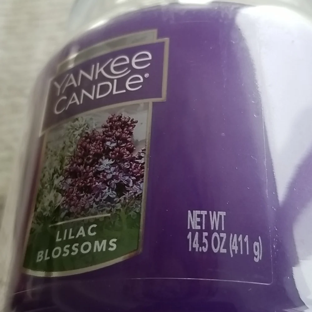 Yankee Candle Lilac Blossoms Medium NEW